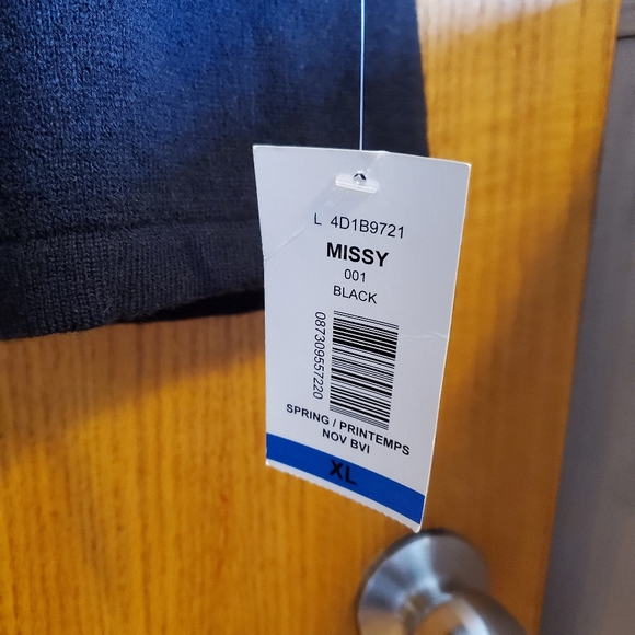 Woman's sweater - Picture 2 of 2